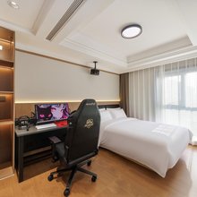 遇界电竞酒店公寓(汉口火车站店)