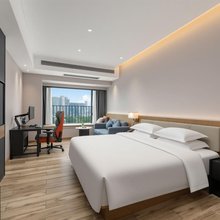 太空人云电竞酒店(北滘公园地铁站美的总部店)
