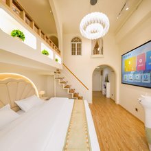 臻·云端loft民宿(沈阳站太原街店)