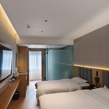 镇巴海濠山水大酒店