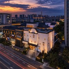元居那山酒店(郑州中原万达探十里店)