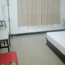 武汉芳友旅馆(长港路地铁站店)