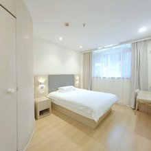 怡宁酒店(上海虹桥路地铁站店)