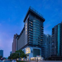 问渠酒店(武汉华中科技大学光谷广场地铁站店)
