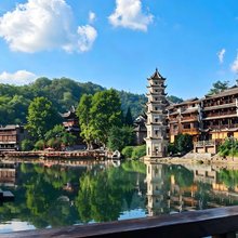 云隐兮君兰斋民宿(凤凰古城店)