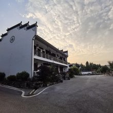 官坡山居