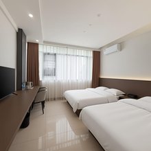 武艳民宿(安顺高铁西站奥体中心店)