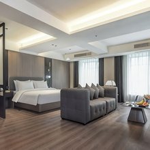 LuckySeven芭乐酒店(临高汽车站城市购物公园店)
