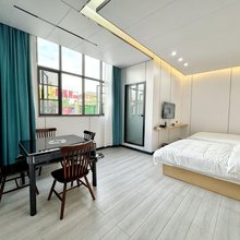 邻山湖畔民宿(安顺古城历史文化街虹山湖店)