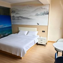 西昌红8酒店(月亮湖湿地公园店)