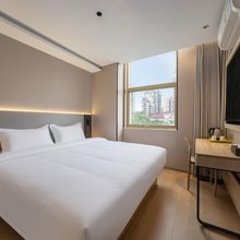纳兰酒店(中山公园地铁站店)