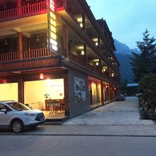 芦山玉石山庄