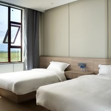 唐克云镜轻奢酒店