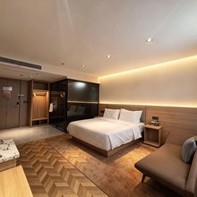栖岸美季酒店(江阴临港经济开发区申港店)