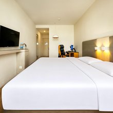 亚信电竞酒店(上海国家会展中心临洮路地铁站店)
