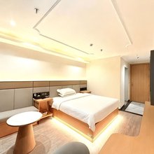 华季酒店(乐平洪浩公园店)