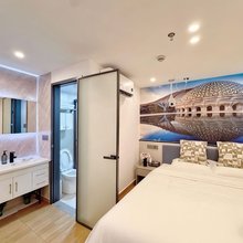 望山湖居高空城景民宿(玄武湖青春广场地铁站店)