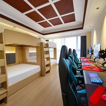 极境电竞酒店(郑州郑大南校区市骨科医院地铁站店)