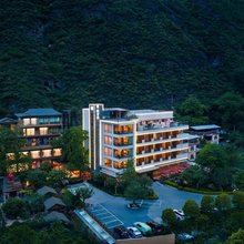 毕棚沟观山望月酒店