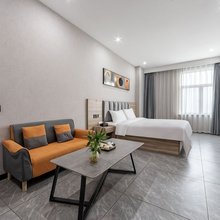 鸿聪酒店(上海松江吾悦生活广场店)
