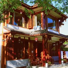 平乐古镇院泉花露民宿