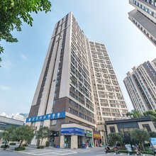 美林湾假日酒店(重庆南坪八公里地铁站店)