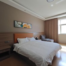 新郑鹿留尘酒店(郑州经贸学院高坡岩店)