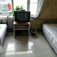 扎兰屯柴富旅店