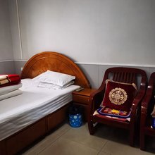 后院招待所(十堰站店)