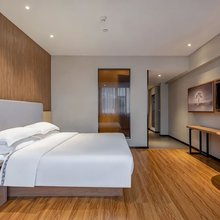 途锐酒店(武汉纺织大学南湖校区店)