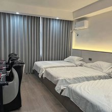 来凤提莫电竞酒店