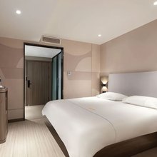 芒果酒店(南京河西万达莫愁湖地铁站店)