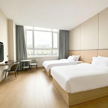 晴川主题酒店(呼和浩特东站机场店)