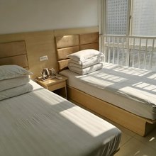 荷婷快捷民宿(郑州医学院地铁站店)