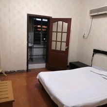 武汉银兴招待所(东吴大道地铁站店)
