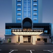 上海交大江川路地铁站亚朵酒店