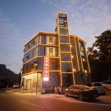 途窝假日民宿(辉县万仙山店)
