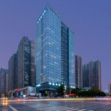 仟那酒店(中原国际博览中心凤凰台南地铁站店)