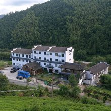 休宁夹溪河畔精品民宿