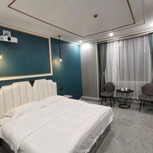 LOVE艺术电竞影院公寓(武汉工程大学流芳校区店)