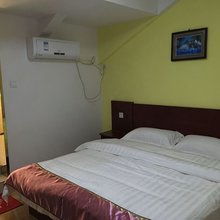 句容名街旅馆
