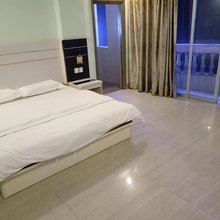 蓝庭商务宾馆(防城港港口公车镇加油站店)