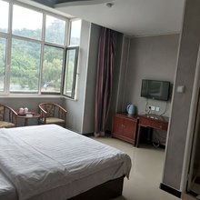 青龙鸿纬快捷宾馆