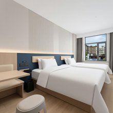 7天酒店(延吉延边大学网红墙店)