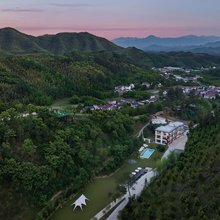 安吉松月度假山庄|全屋智控|绝美山景|私享浴缸|野奢民宿