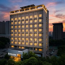 丽呈东山华悦酒店(洛阳龙门高铁站泉舜购物中心店)