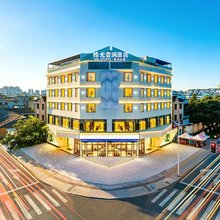 拾光雲涧·私汤泡池设计师酒店(成都大邑高铁站步行街店)