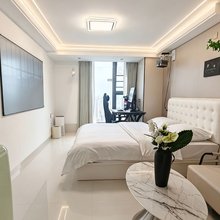 V8电竞公寓(五象湖地铁站店)