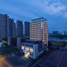 艺龙酒店(武汉五环大道地铁站店)