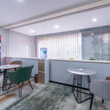 鸽子酒店(郑州CBD国际会展中心民航路地铁站店)